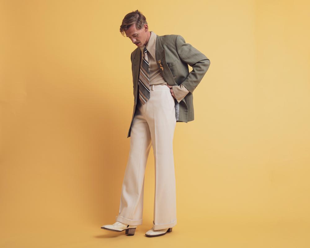 Summer Wedding Style: Ditch the Funeral Suit