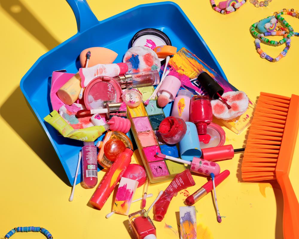 Y2K Beauty Grows Up: Social Media Bans Shift Focus