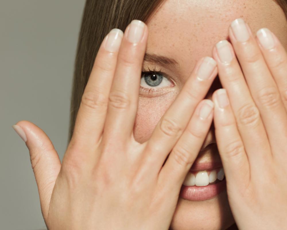 Naked Nails Trend: Y2K Streetwear's Newest Minimalist Flex