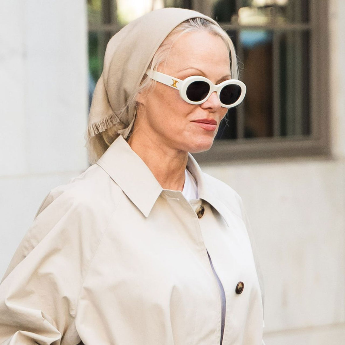 Pamela Anderson's Airport Style Kills the Leggings-and-Sneakers