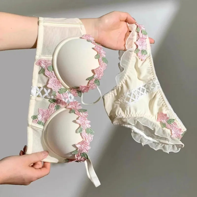 MOYISU Victorian Underwear Set - Delicate Cream Bralette with Floral Stitch, Retro Sweetheart Neckline for Petite Bust Elegance - Matrix-studios.com
