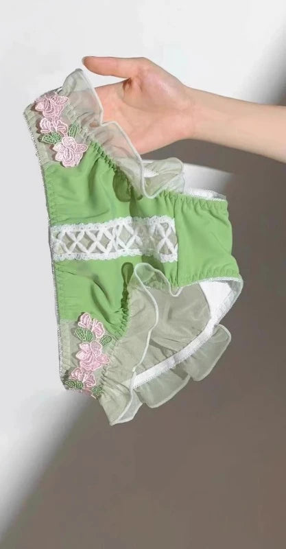 MOYISU Victorian Underwear Set - Delicate Cream Bralette with Floral Stitch, Retro Sweetheart Neckline for Petite Bust Elegance - Matrix-studios.com