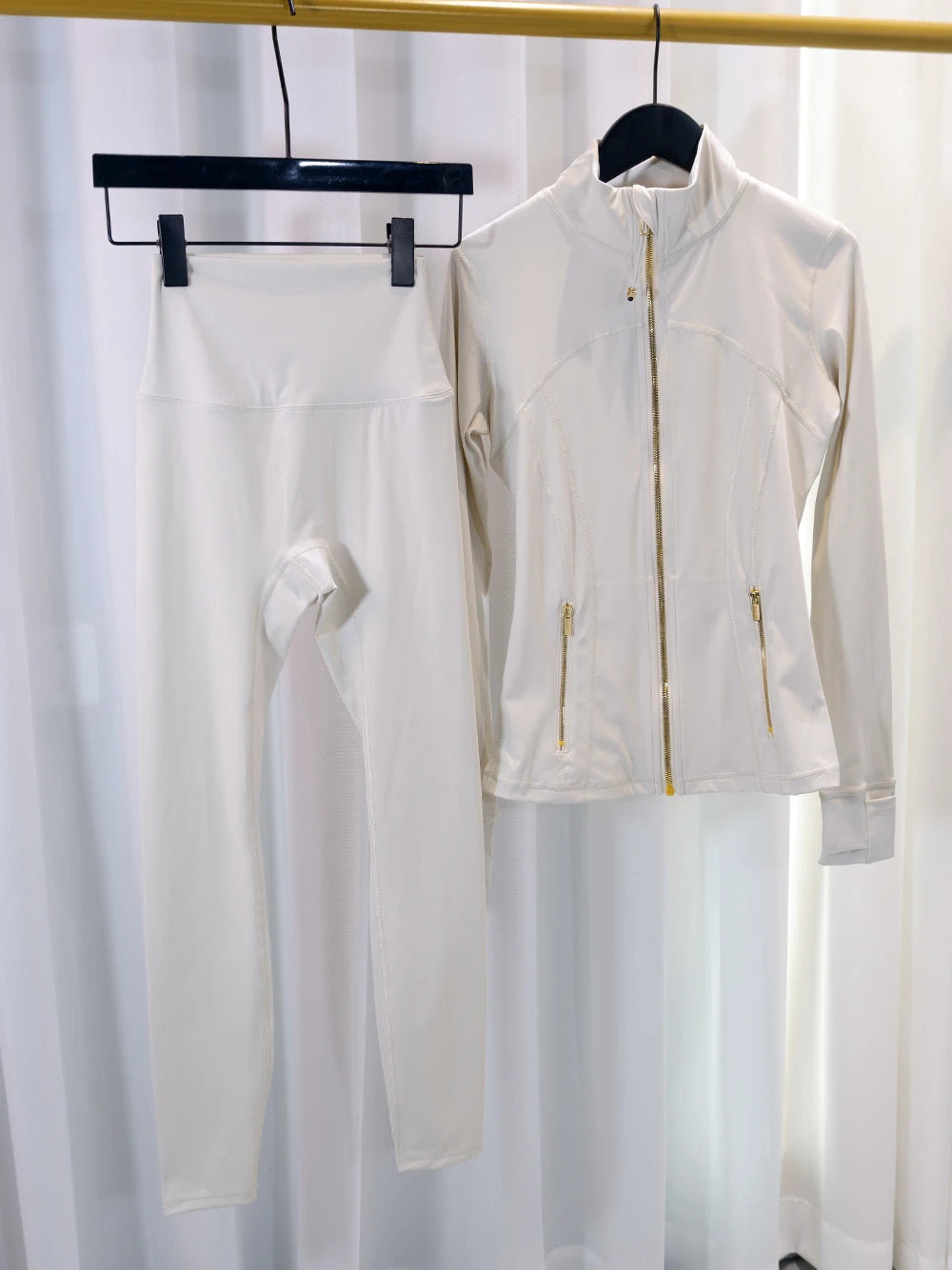 Gold zipper jacket and yoga pants set, sportswear, quick-dry and breathable, slimming and lightweight, tight-fitting - Matrix-studios.com
