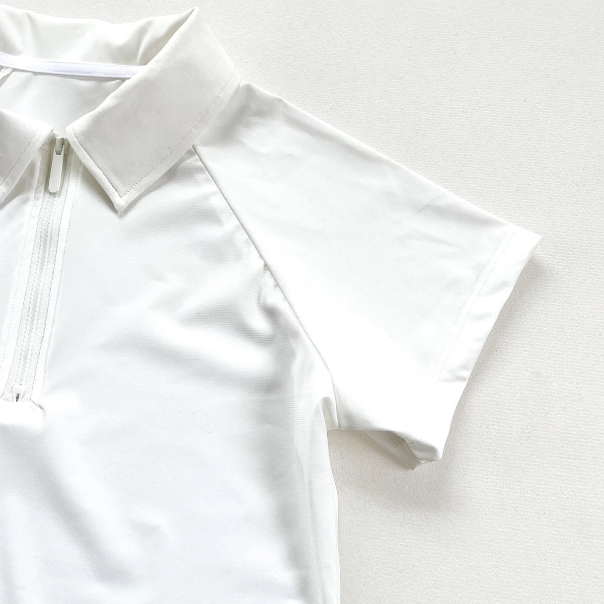 Women's Short - Sleeve Polo Shirts: White and Navy Blue Options Available, Half - Zip Collar for Both Style and Comfort 。 - Matrix-studios.com