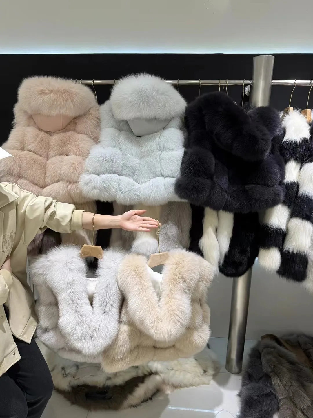 Natural Fox Fur Vest Women Winter Coat Fashion Hoodies Thick Warm Female Short Real Fox Fur Coat Sheepskin Genuine Fur Jackets - Matrix Studios