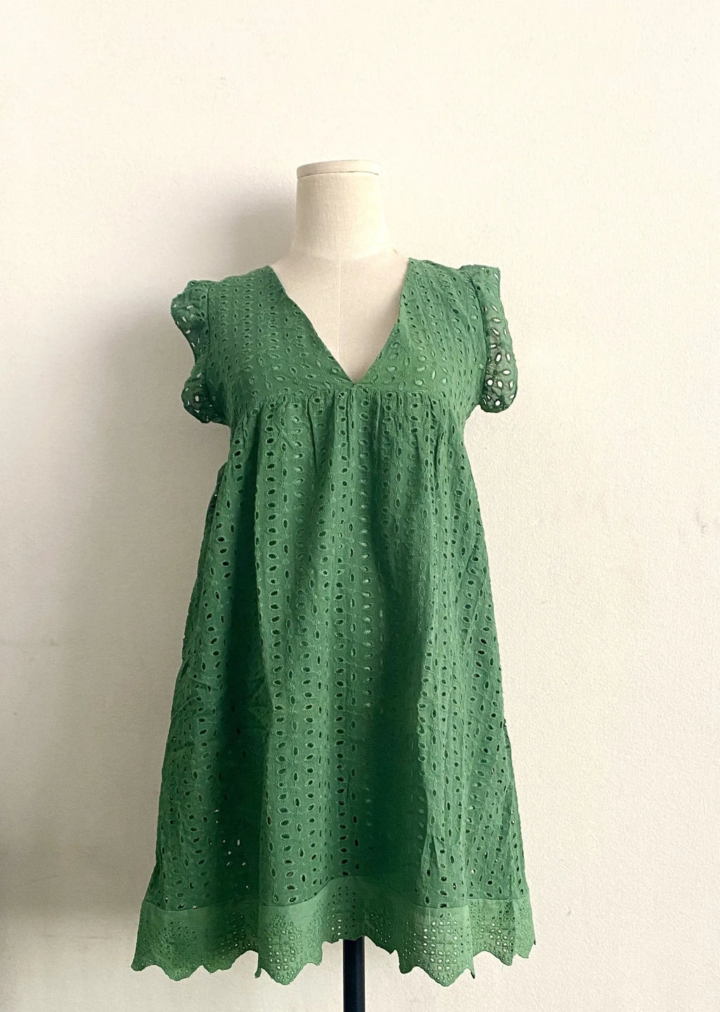New summer women's fashionable temperament, casual and sexy commuting solid color lace jacquard hollow V-neck dress - Matrix-studios.com