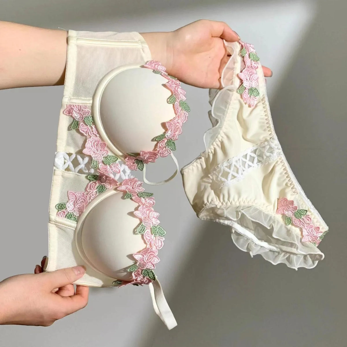 MOYISU Victorian Underwear Set - Delicate Cream Bralette with Floral Stitch, Retro Sweetheart Neckline for Petite Bust Elegance - Matrix-studios.com