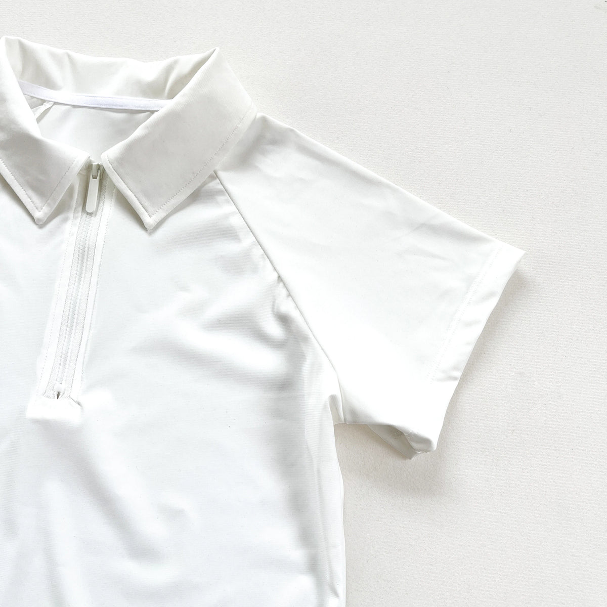 Women's Short - Sleeve Polo Shirts: White and Navy Blue Options Available, Half - Zip Collar for Both Style and Comfort 。 - Matrix-studios.com